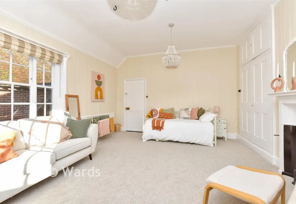Sitting Room/Bedroom 5 - Moor Street, Rainham, Gillingham, Kent - Wards of Kent