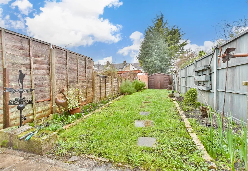 Rear Garden - May Street, Cuxton, Rochester, Kent - Wards of Kent