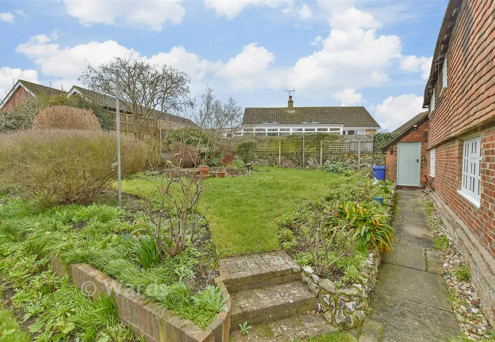 Side Garden - Bannister Hill, Borden, Sittingbourne, Kent - Wards of Kent