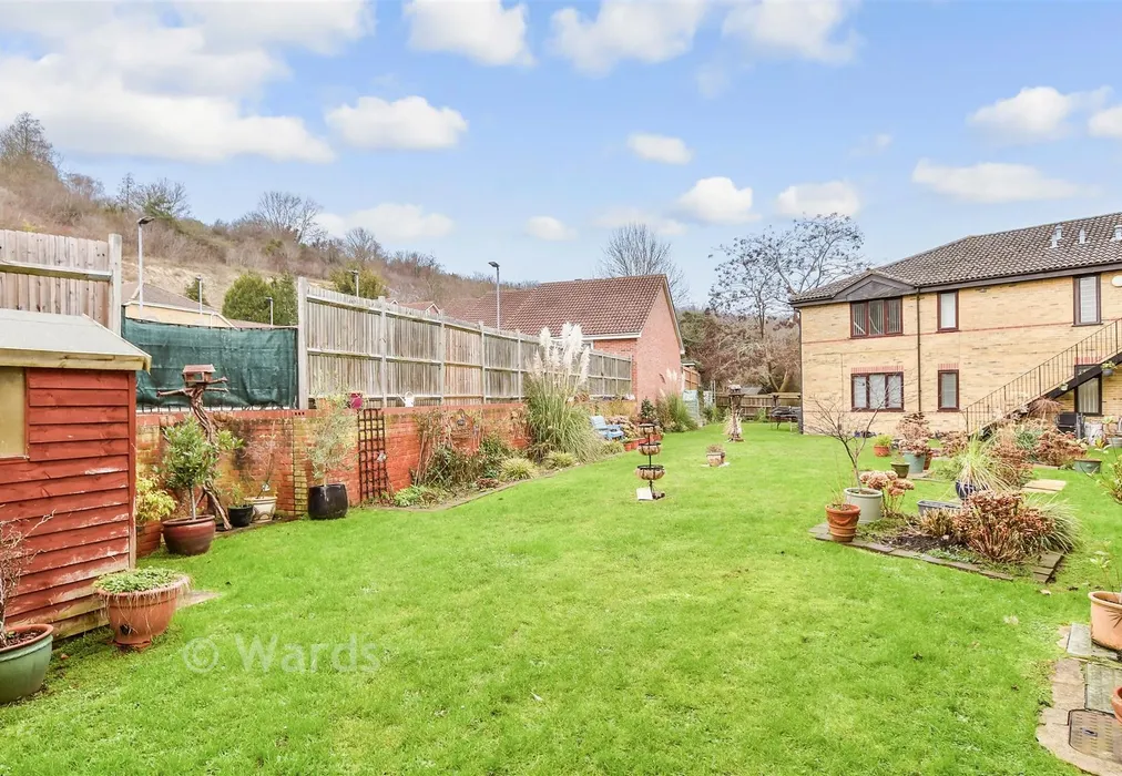 Communal Gardens - Dove Close, Walderslade, Chatham, Kent - Wards of Kent