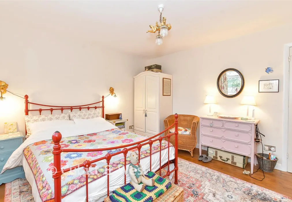 Bedroom 1 - Kent Road, Littlehampton, West Sussex - Wards of Kent