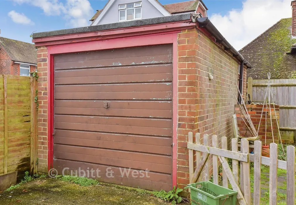 Garage - Kent Road, Littlehampton, West Sussex - Wards of Kent
