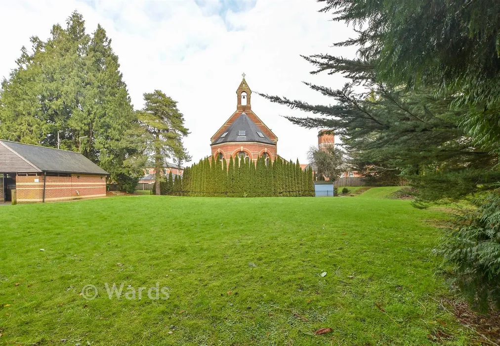 Communal Gardens - Godfrey Gardens, Chartham, Canterbury, Kent - Wards of Kent