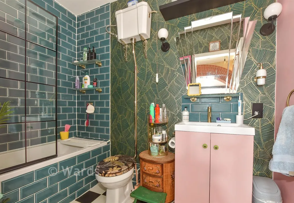 Bathroom - Godfrey Gardens, Chartham, Canterbury, Kent - Wards of Kent