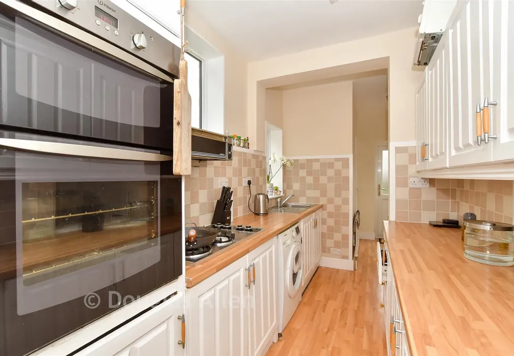 Kitchen - Primrose Avenue, Chadwell Heath, Essex - Wards of Kent