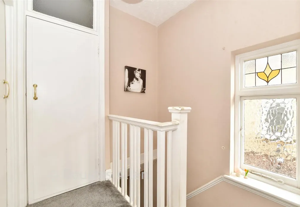 Landing - Primrose Avenue, Chadwell Heath, Essex - Wards of Kent