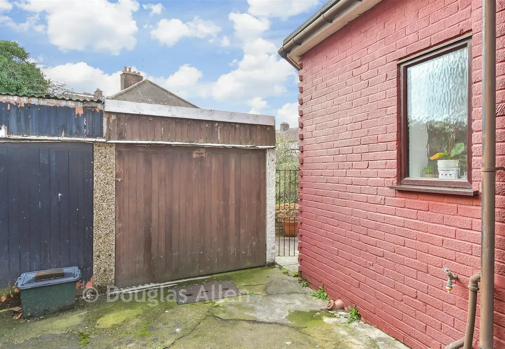 Garage - Primrose Avenue, Chadwell Heath, Essex - Wards of Kent