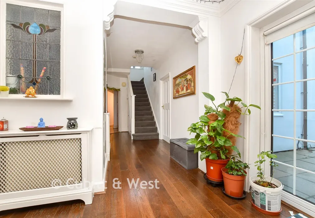 Entrance Hall - Hillside Road, Sutton, Surrey - Wards of Kent