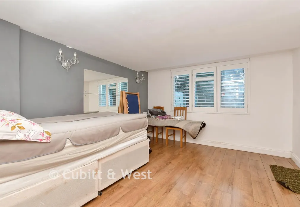 Family Room - Hillside Road, Sutton, Surrey - Wards of Kent