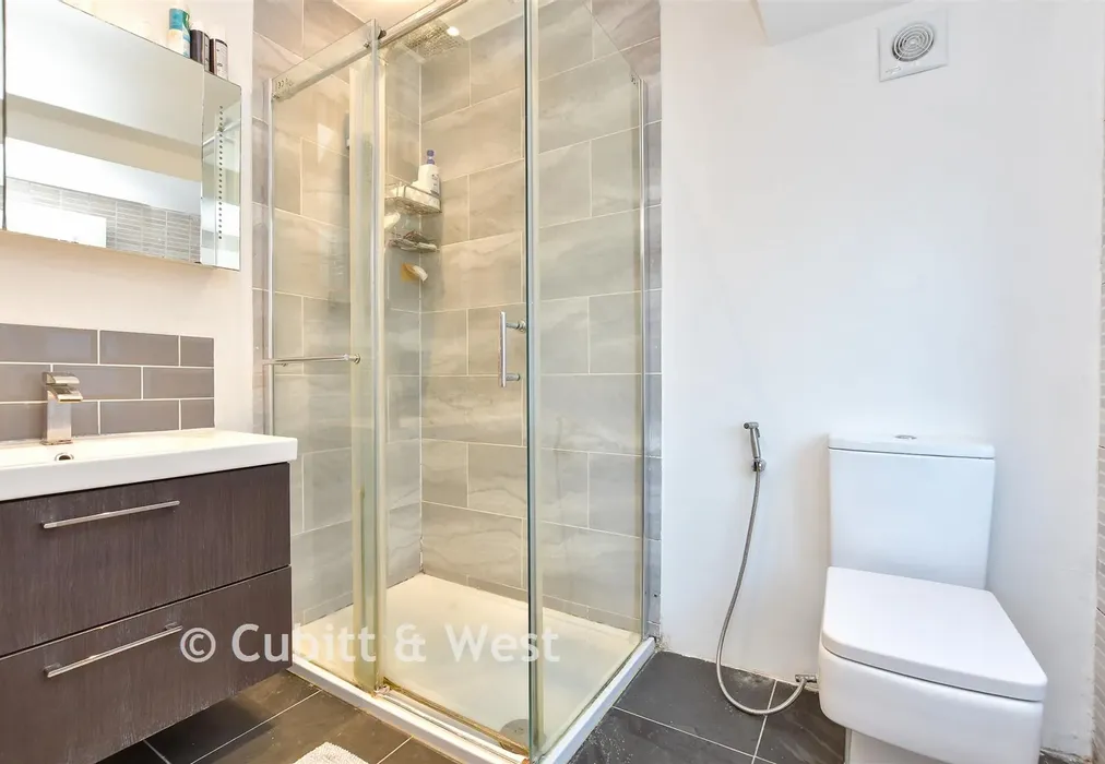 En-Suite Shower Room - Hillside Road, Sutton, Surrey - Wards of Kent