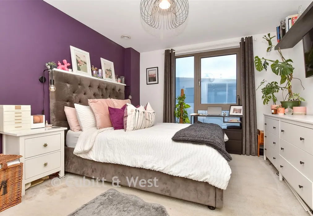Bedroom - Purley Way, Croydon, Surrey - Wards of Kent