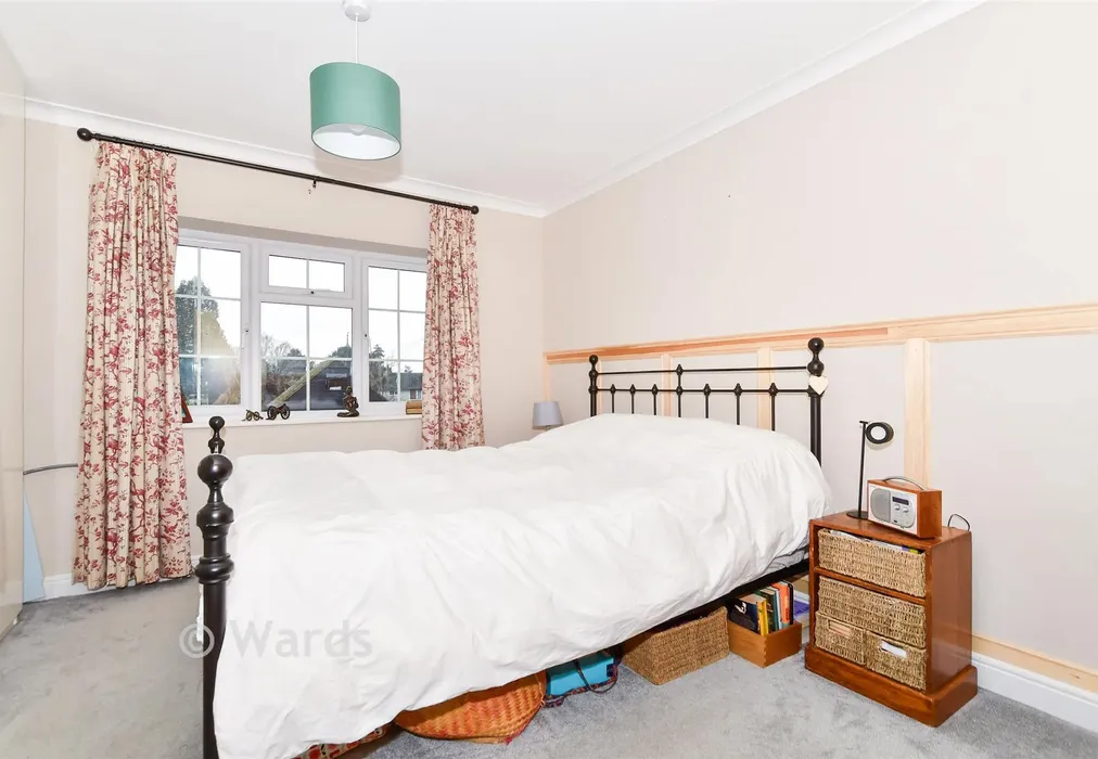 Bedroom 1 - Vicarage Road, Yalding, Maidstone, Kent - Wards of Kent