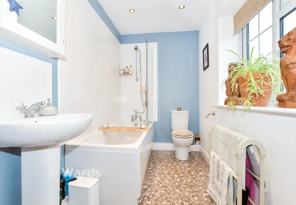 Bathroom - Vicarage Road, Yalding, Maidstone, Kent - Wards of Kent