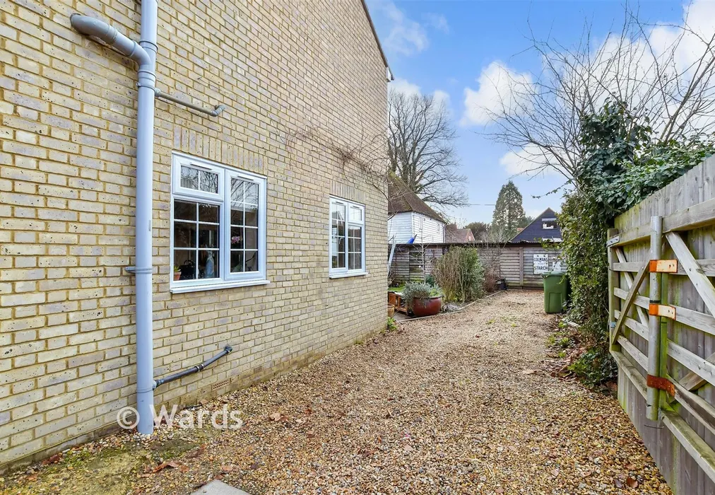 Driveway/Parking - Vicarage Road, Yalding, Maidstone, Kent - Wards of Kent