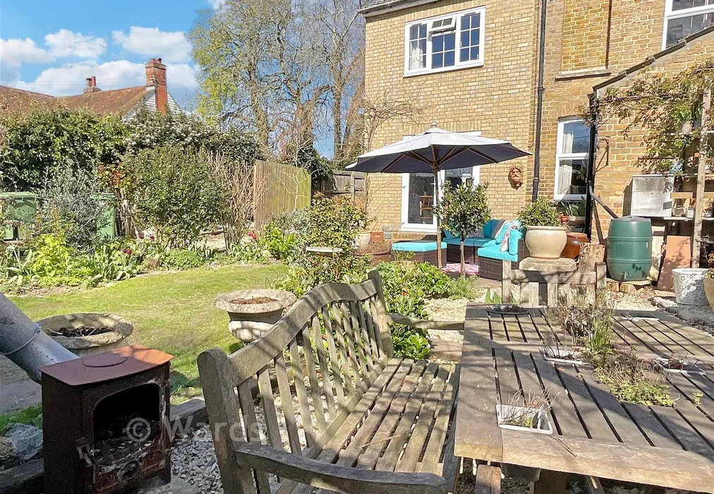 Garden - Vicarage Road, Yalding, Maidstone, Kent - Wards of Kent