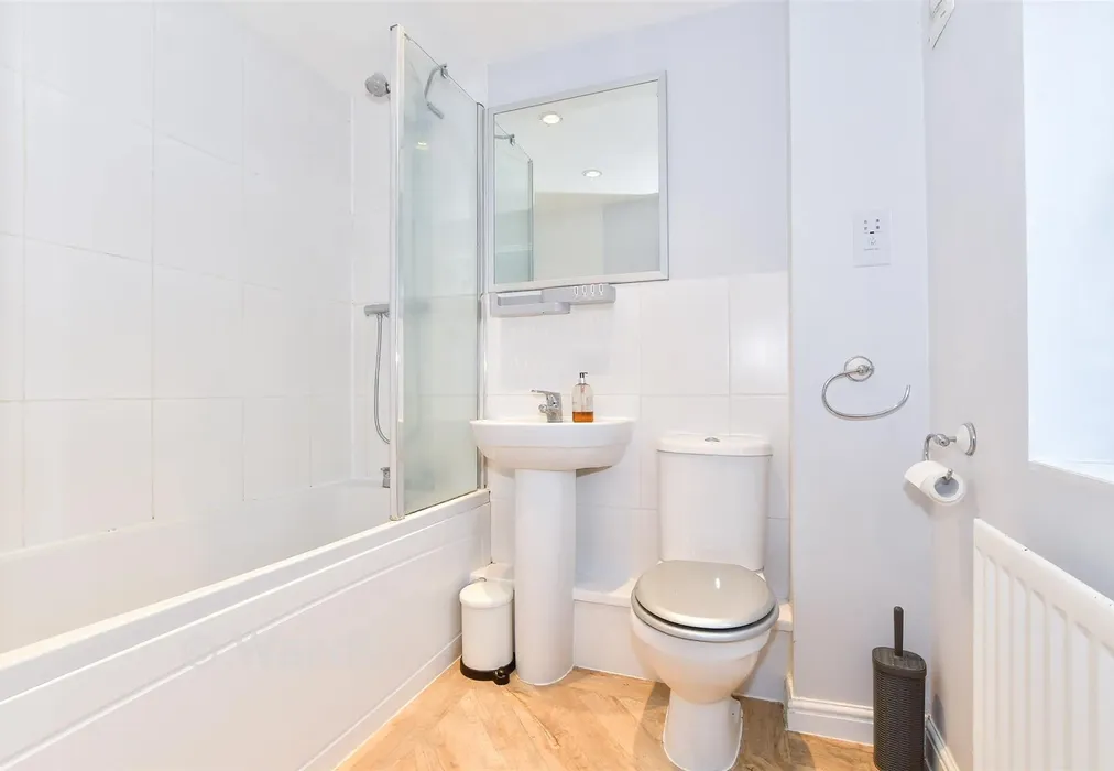Bathroom - Brampton Field, Ditton, Aylesford, Kent - Wards of Kent