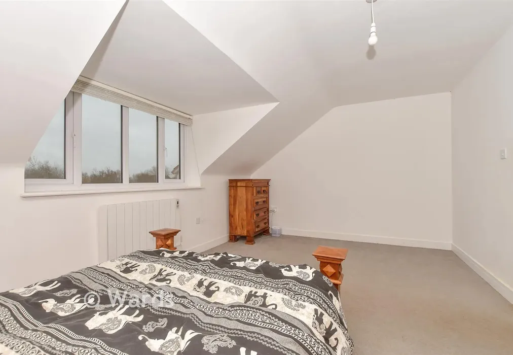 Bedroom 1 - Smiths Close, Brenzett, Romney Marsh, Kent - Wards of Kent