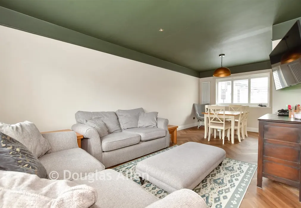 Lounge/Diner - Deere Avenue, Rainham, Essex - Wards of Kent