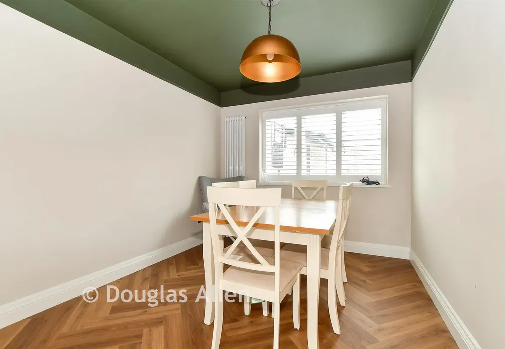 Lounge/Diner - Deere Avenue, Rainham, Essex - Wards of Kent