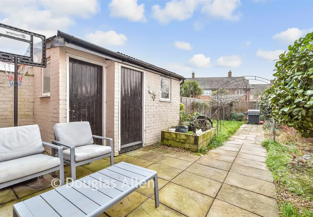Rear Garden - Deere Avenue, Rainham, Essex - Wards of Kent