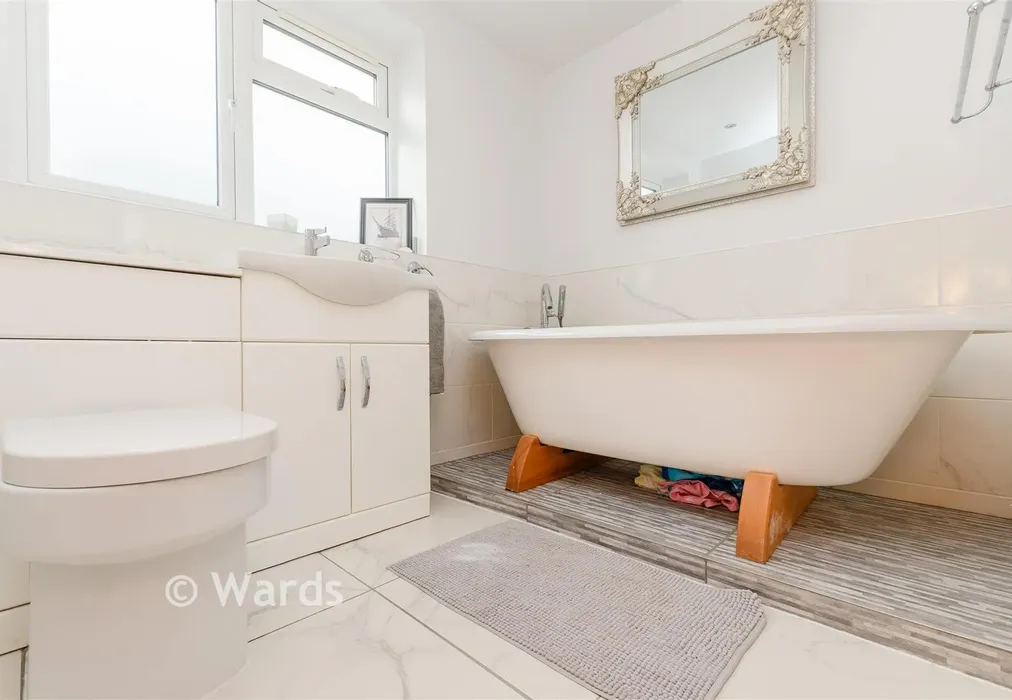 Bathroom - Red Lodge Road, Bexley, Kent - Wards of Kent