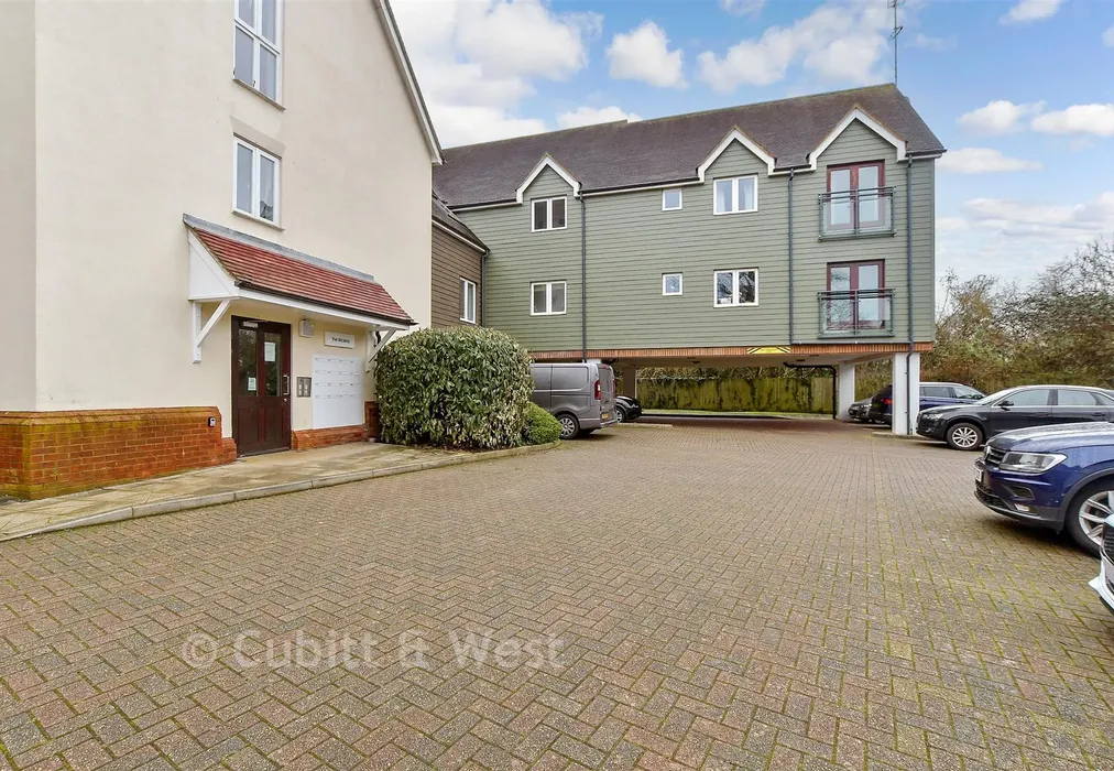 Driveway/Parking - Fairbank Road, Southwater, Horsham, West Sussex - Wards of Kent