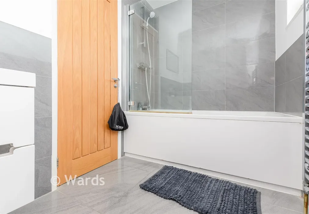Bathroom - Northdown Road, Longfield, Kent - Wards of Kent