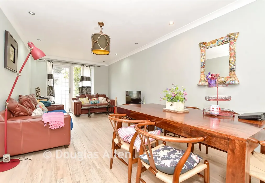 Lounge/Diner - Hind Close, Chigwell, Essex - Wards of Kent
