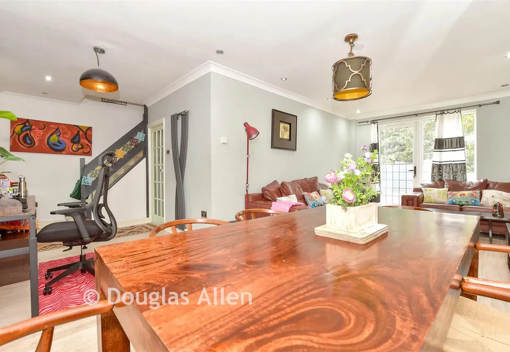 Lounge/Diner - Hind Close, Chigwell, Essex - Wards of Kent