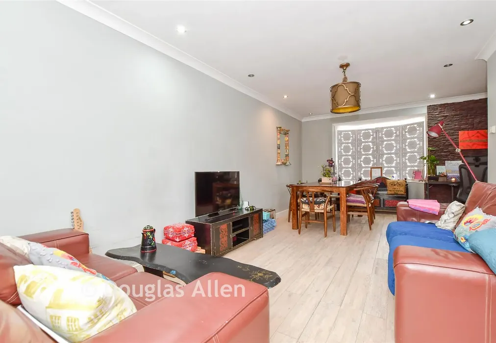 Lounge/Diner - Hind Close, Chigwell, Essex - Wards of Kent