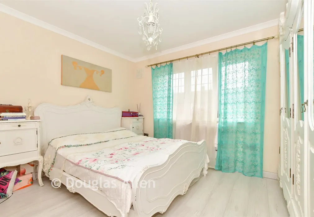 Bedroom 1 - Hind Close, Chigwell, Essex - Wards of Kent