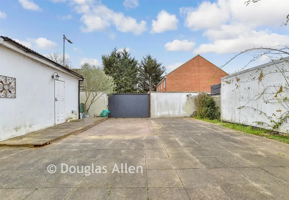 Rear Garden - Hind Close, Chigwell, Essex - Wards of Kent