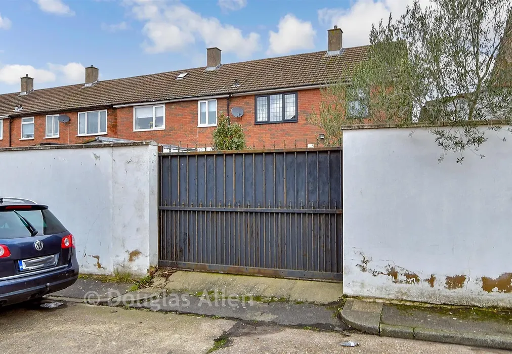 External Feature - Hind Close, Chigwell, Essex - Wards of Kent