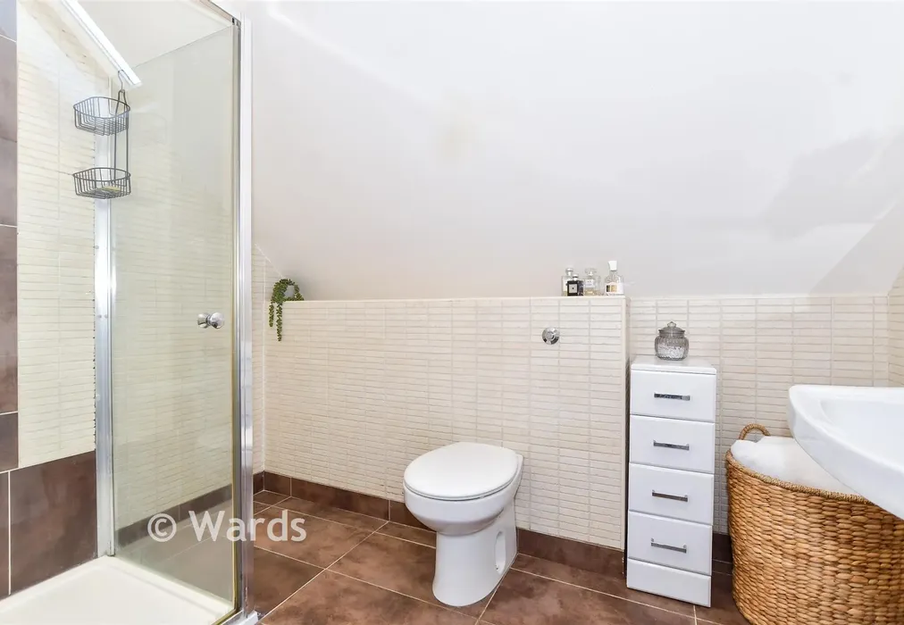 Bathroom - London Road, Newington, Sittingbourne, Kent - Wards of Kent