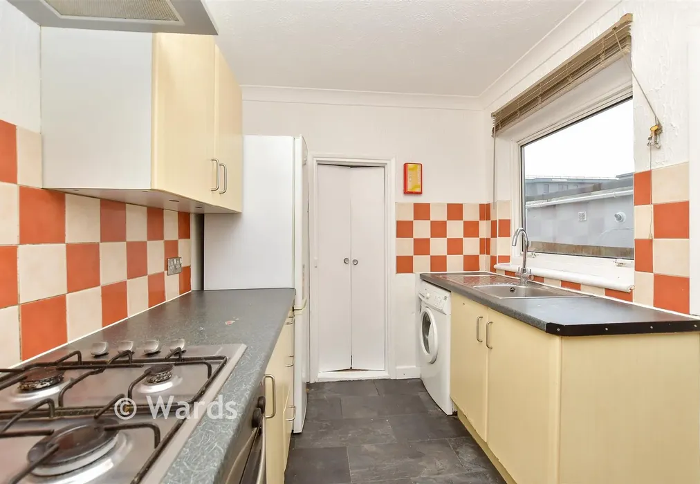 Kitchen - Leslie Road, Gillingham, Kent - Wards of Kent