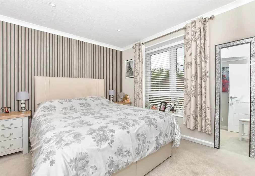 Bedroom 1 - The Heath, East Malling, West Malling, Kent - Wards of Kent