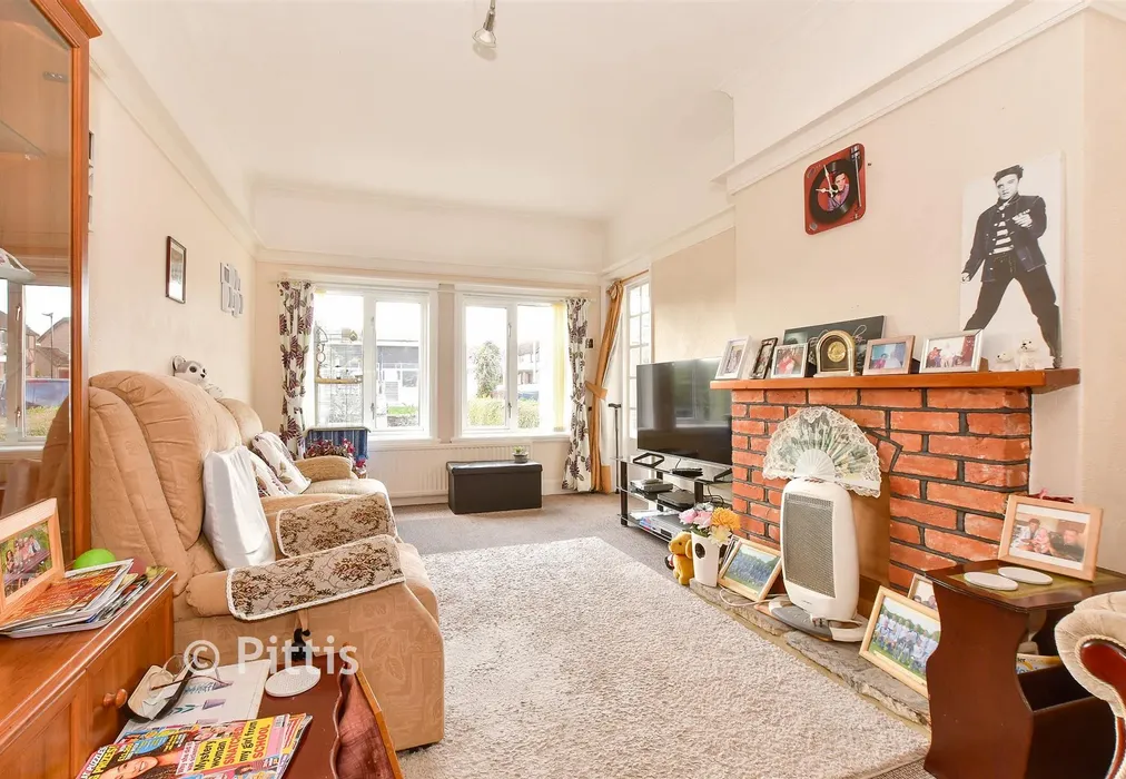 Sitting Room - Tennyson Road, Freshwater, Isle of Wight - Wards of Kent