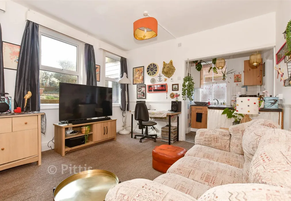 Lounge - Tennyson Road, Freshwater, Isle of Wight - Wards of Kent