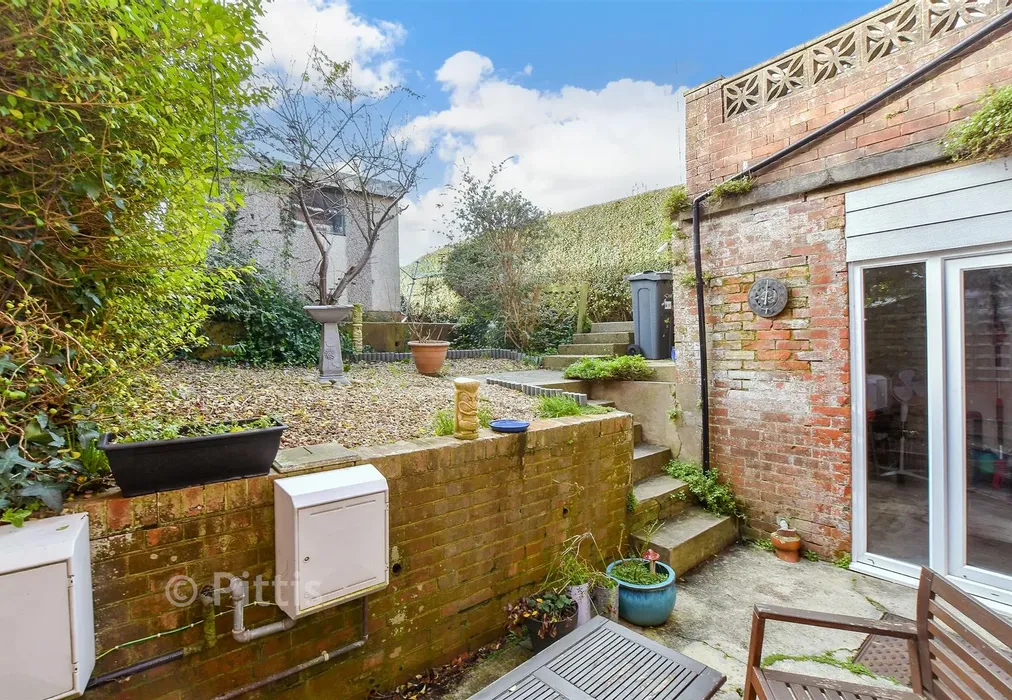 Front Garden - Tennyson Road, Freshwater, Isle of Wight - Wards of Kent