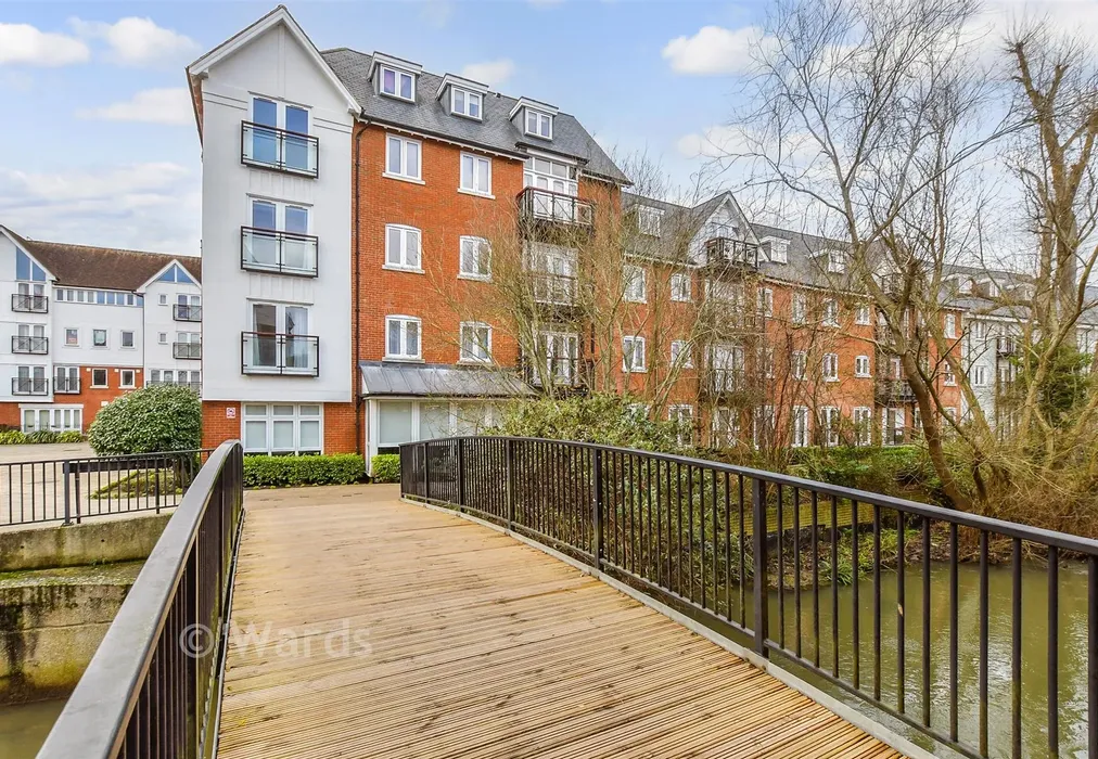External Lifestyle Photograph - Great Stour Mews, Canterbury, Kent - Wards of Kent