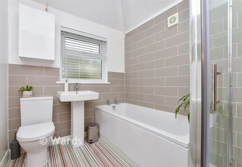 Bathroom - Elms Vale Road, Dover, Kent - Wards of Kent