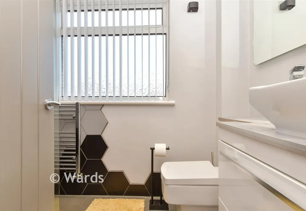Bathroom - Pout Road, Snodland, Kent - Wards of Kent