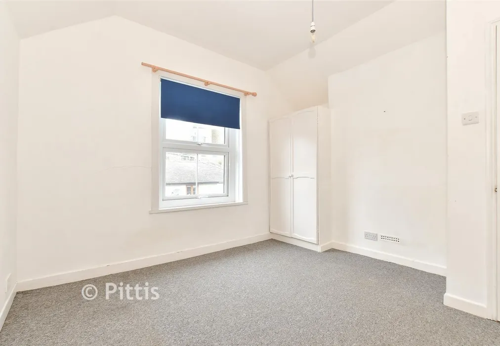 Bedroom 1 - South Street, Ventnor, Isle of Wight - Wards of Kent