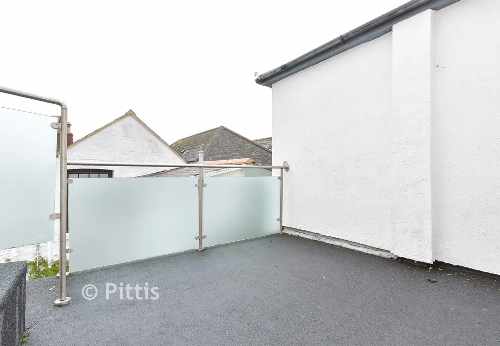 Roof Terrace - South Street, Ventnor, Isle of Wight - Wards of Kent