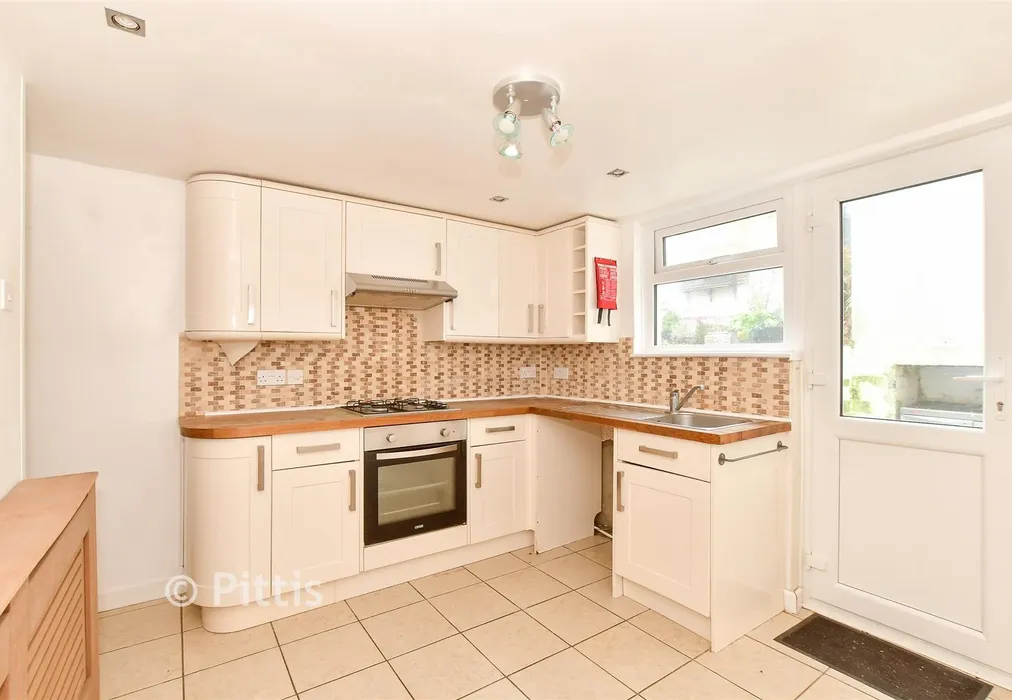 Kitchen - South Street, Ventnor, Isle of Wight - Wards of Kent