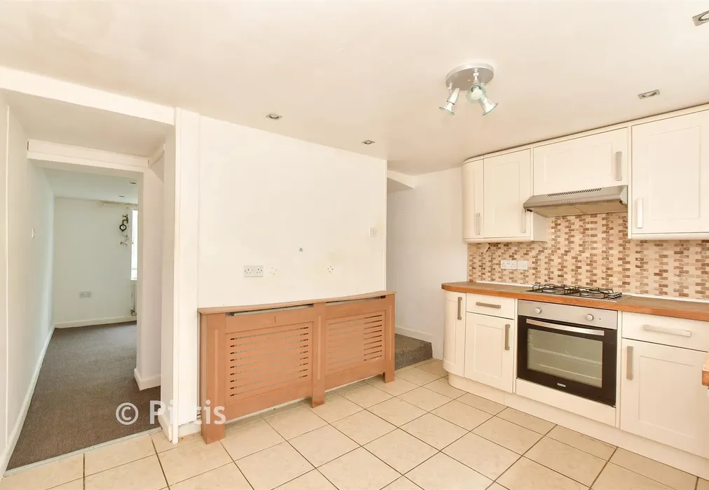 Kitchen - South Street, Ventnor, Isle of Wight - Wards of Kent