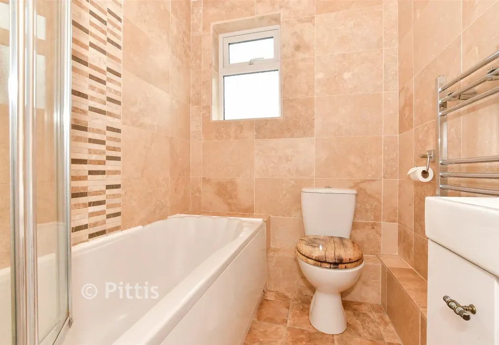 Bathroom - South Street, Ventnor, Isle of Wight - Wards of Kent