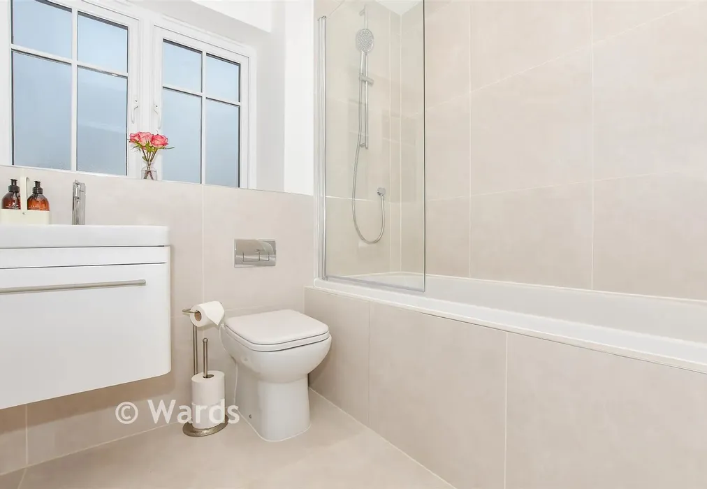 Bathroom - Millers Field, Loose, Kent - Wards of Kent