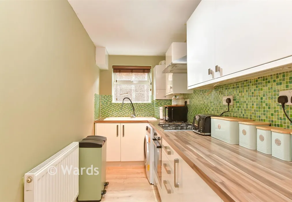 Kitchen - Rookery Crescent, Cliffe, Rochester, Kent - Wards of Kent