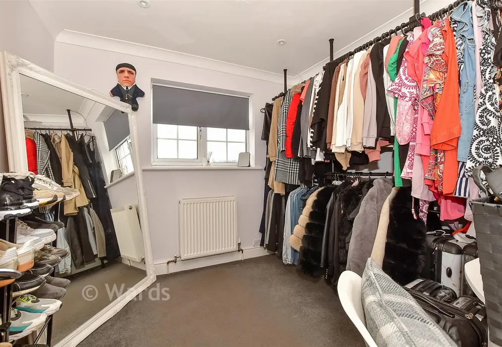 Dressing Room/ Bedroom 6 - Crown Acres, East Peckham, Tonbridge, Kent - Wards of Kent